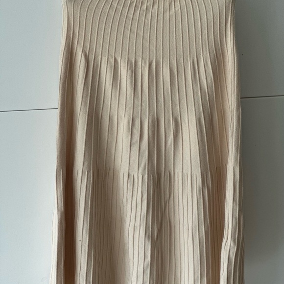 Long Ribbed Skirt - Picture 3 of 3